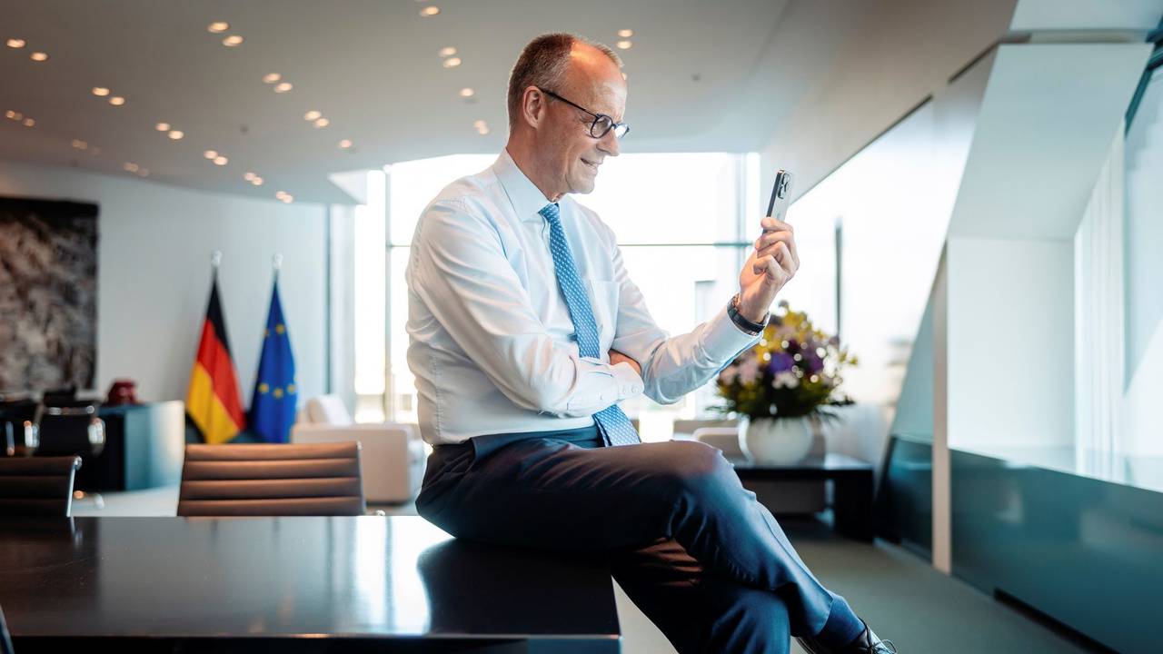 Merz spricht per Videocall mit Spielern der Nationalmannschaft