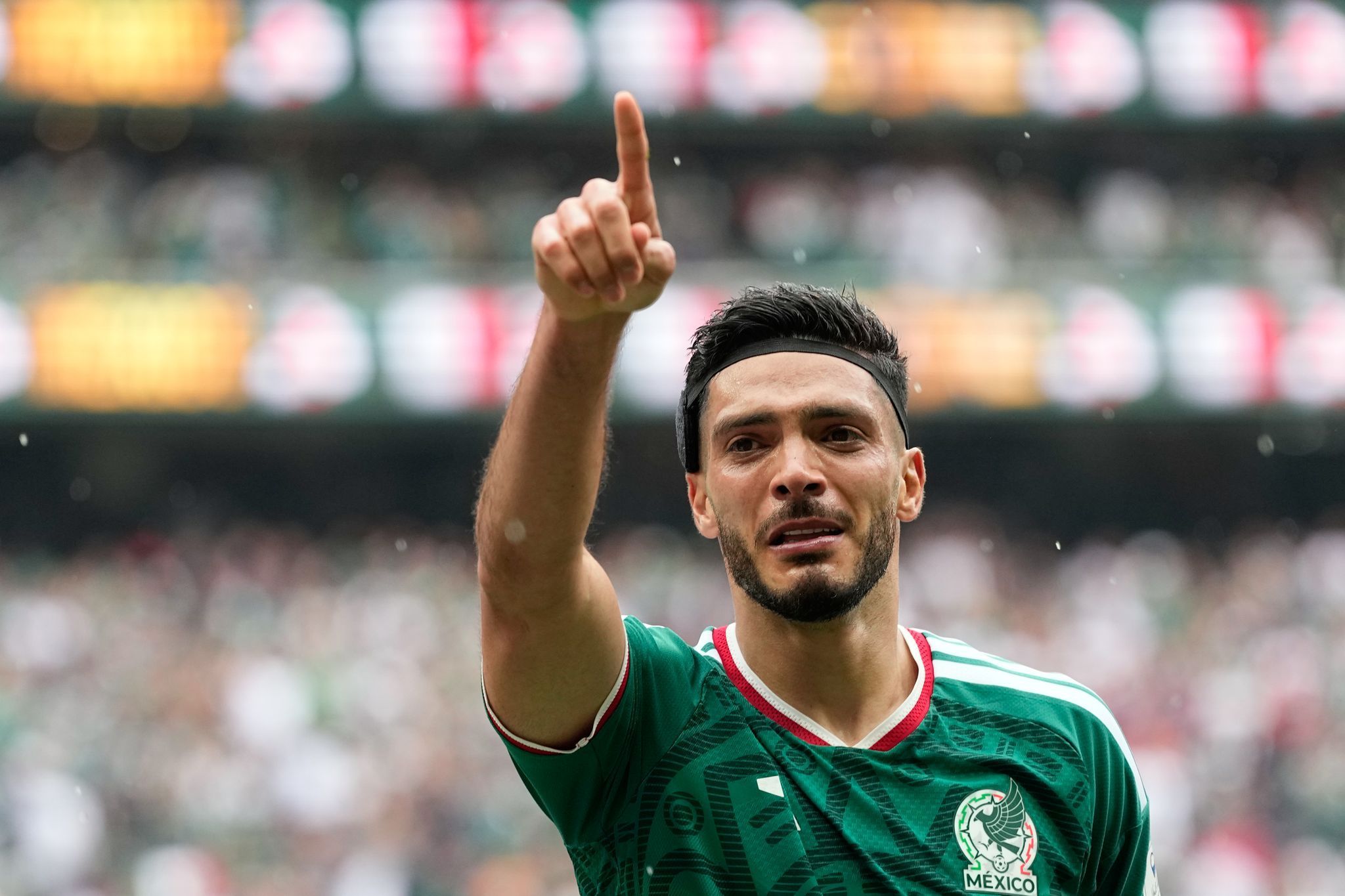 Ein emotionaler Moment für Mexikos Raúl Jiménez.