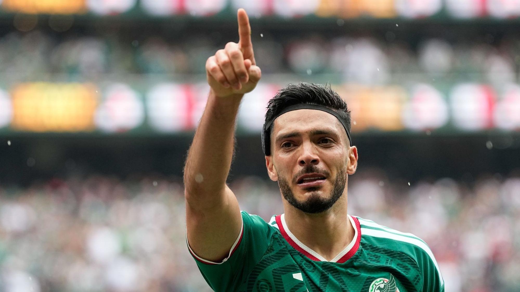 Ein emotionaler Moment für Mexikos Raúl Jiménez.
