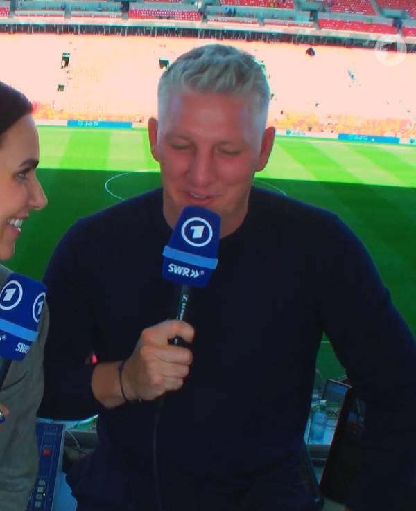 Abmoderation bei der WM-Übertragung in der ARD mit Esther Sedlaczek und Bastian Schweinsteiger.