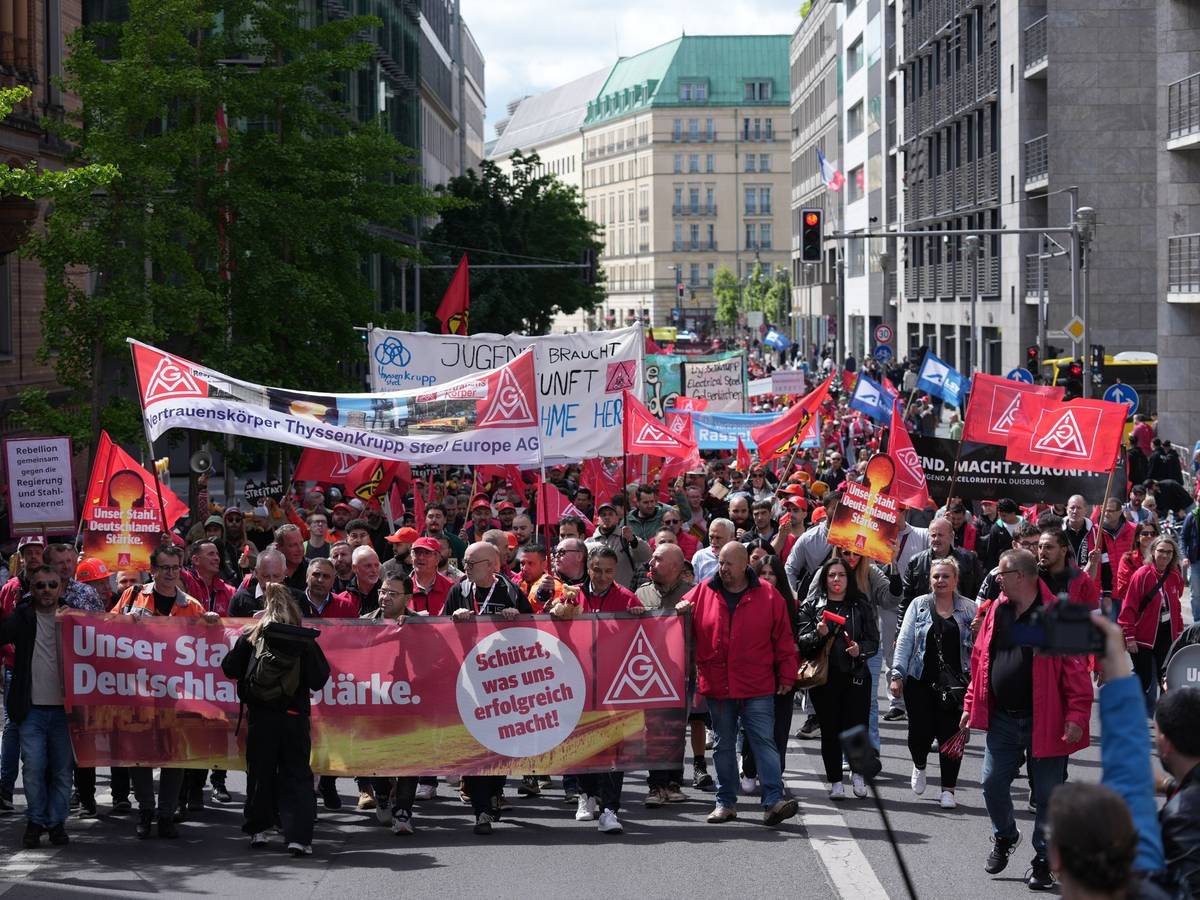 Kundgebung der IG Metall für die Zukunft der Stahlindustrie