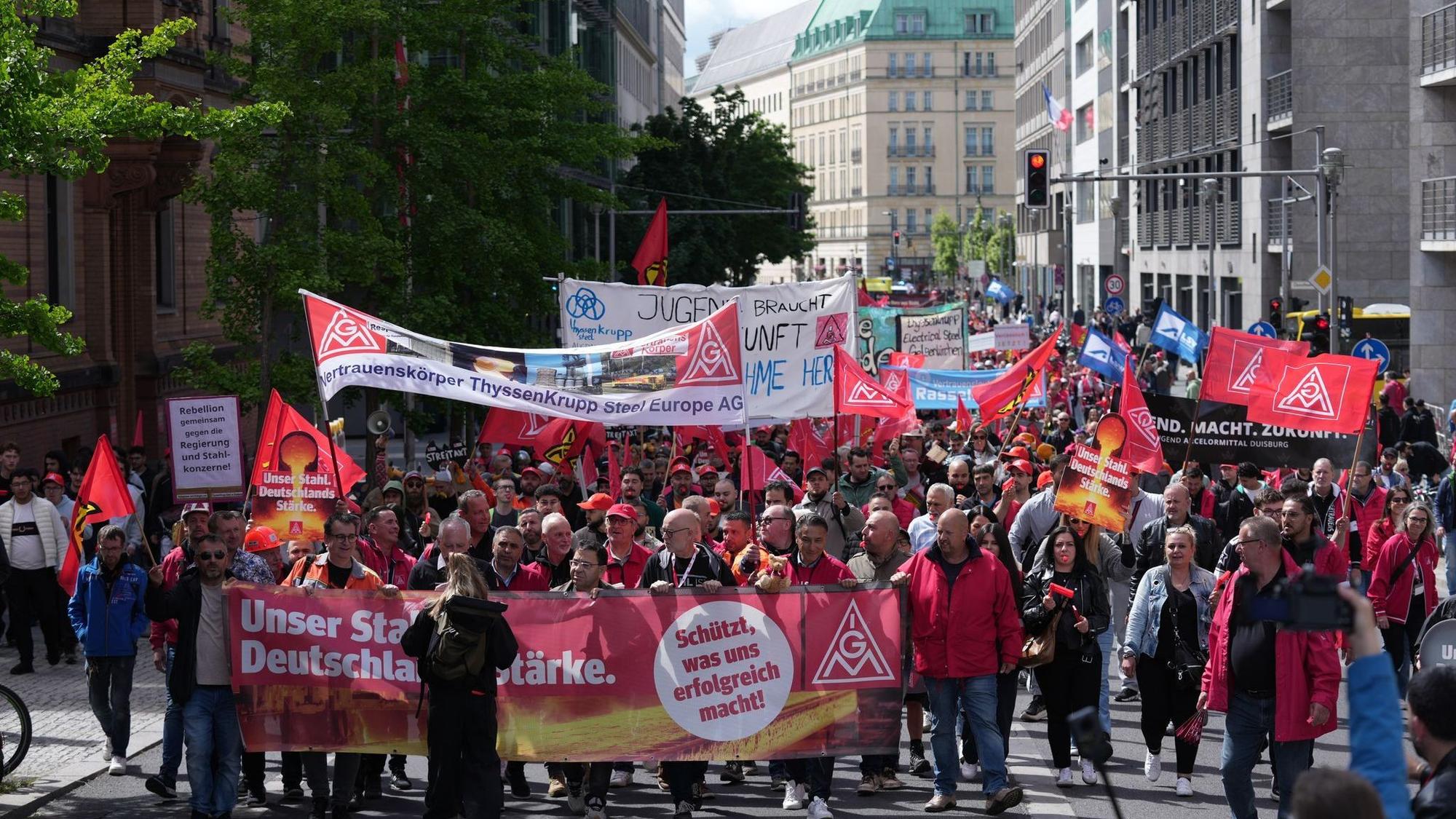 Kundgebung der IG Metall für die Zukunft der Stahlindustrie