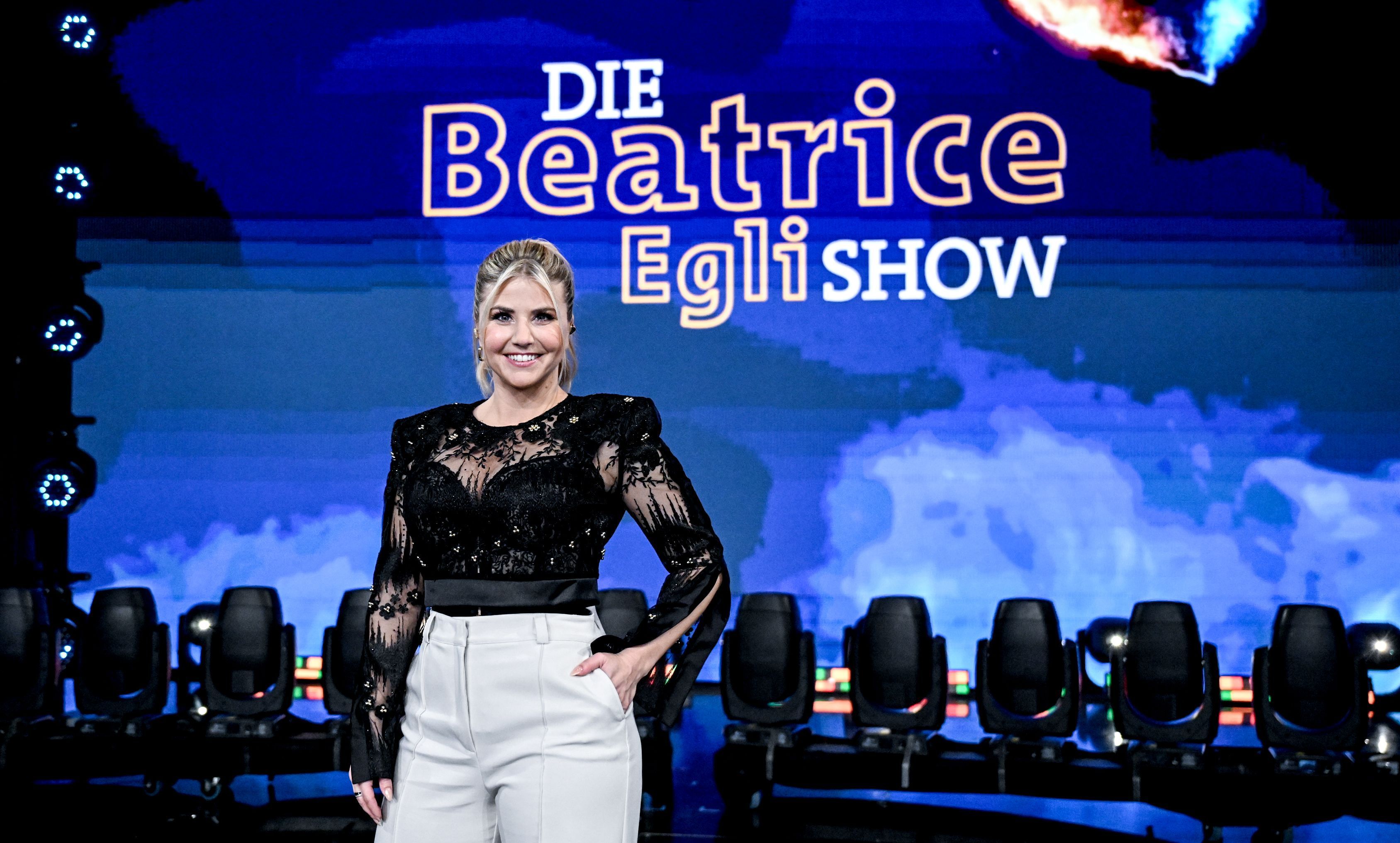 Die Sängerin Beatrice Egli steht bei der Aufzeichnung zu der Sendung „Die Beatrice Egli Show“ im Studio.