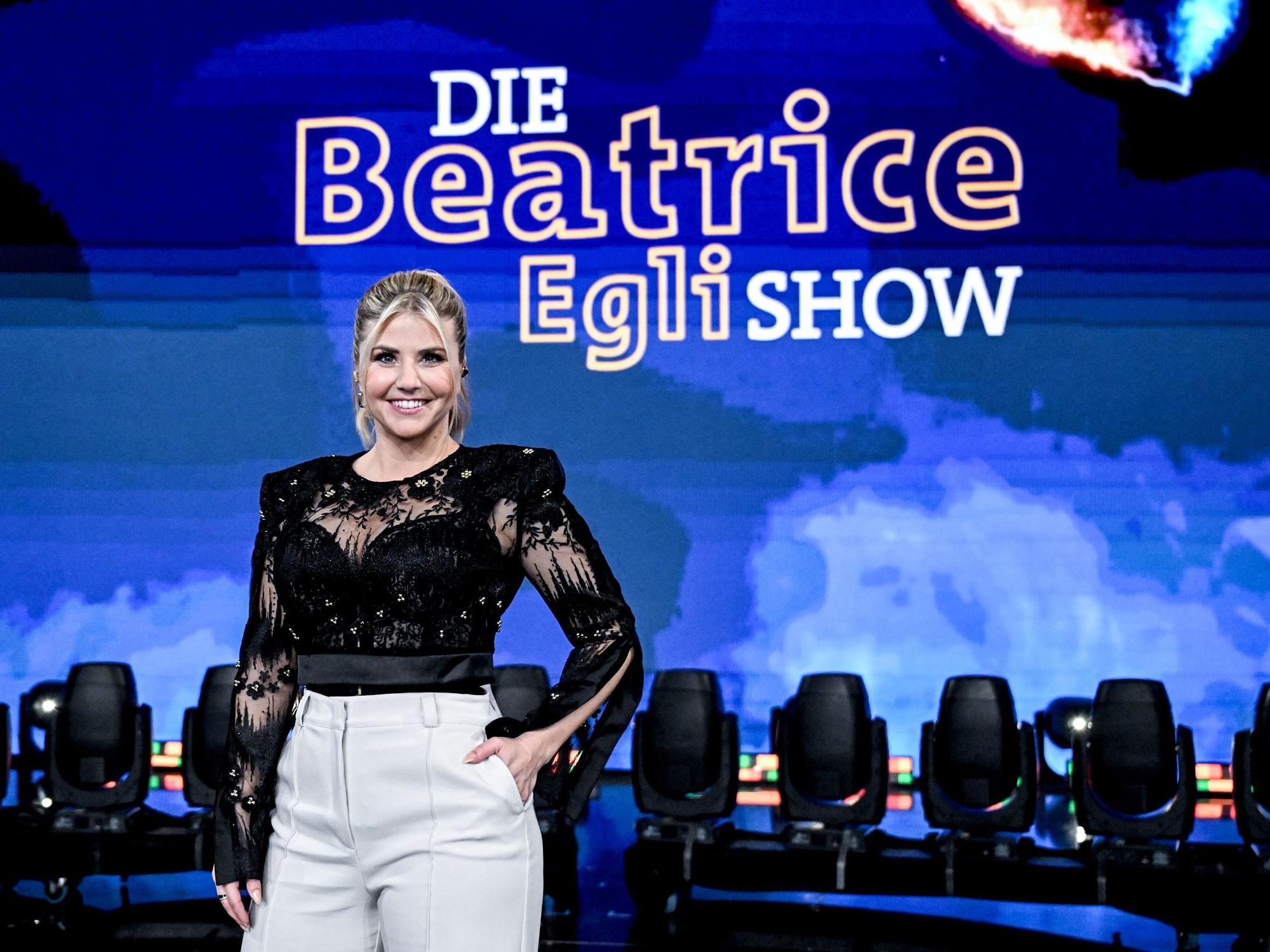 Die Sängerin Beatrice Egli steht bei der Aufzeichnung zu der Sendung „Die Beatrice Egli Show“ im Studio.