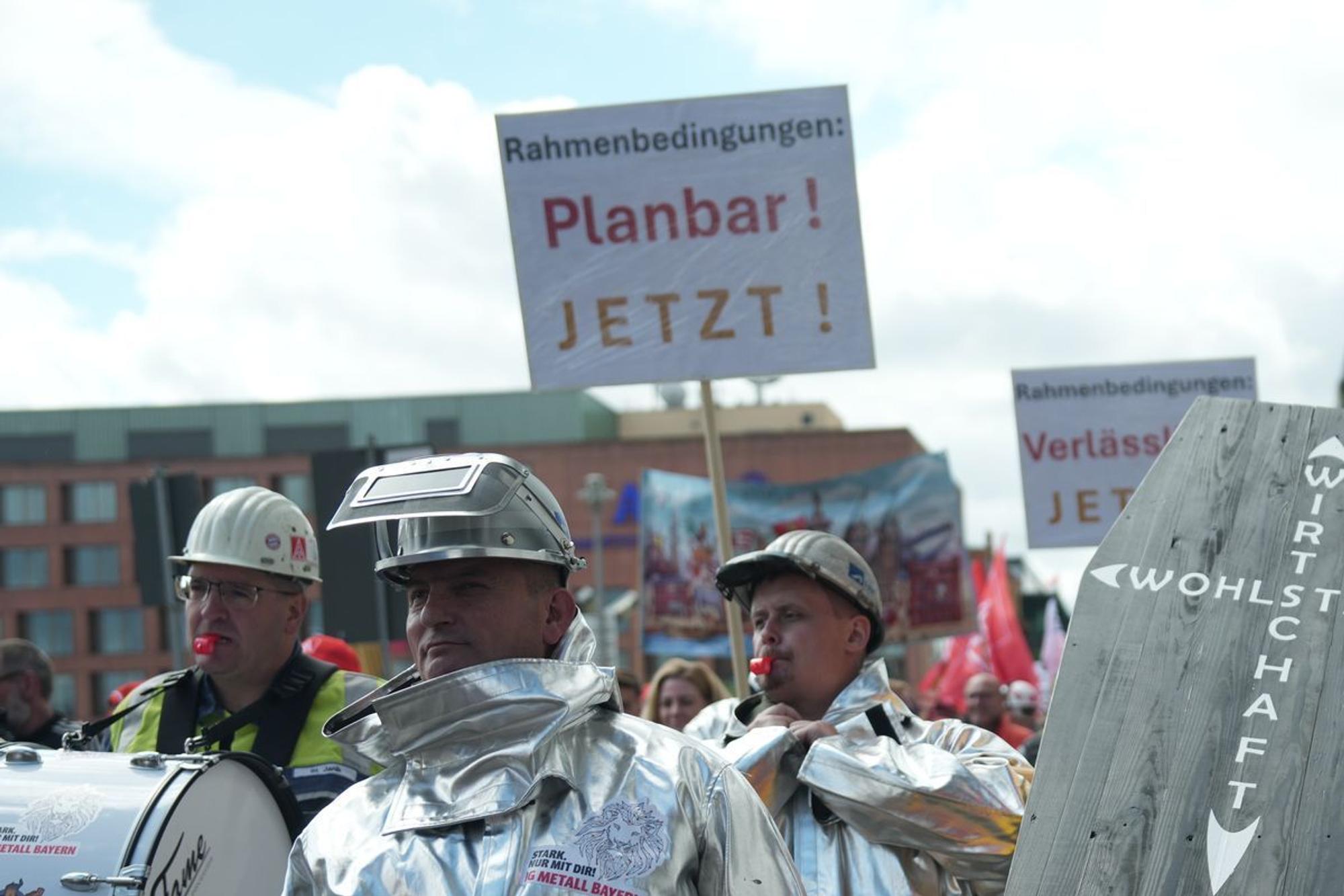 Kundgebung der IG Metall für die Zukunft der Stahlindustrie