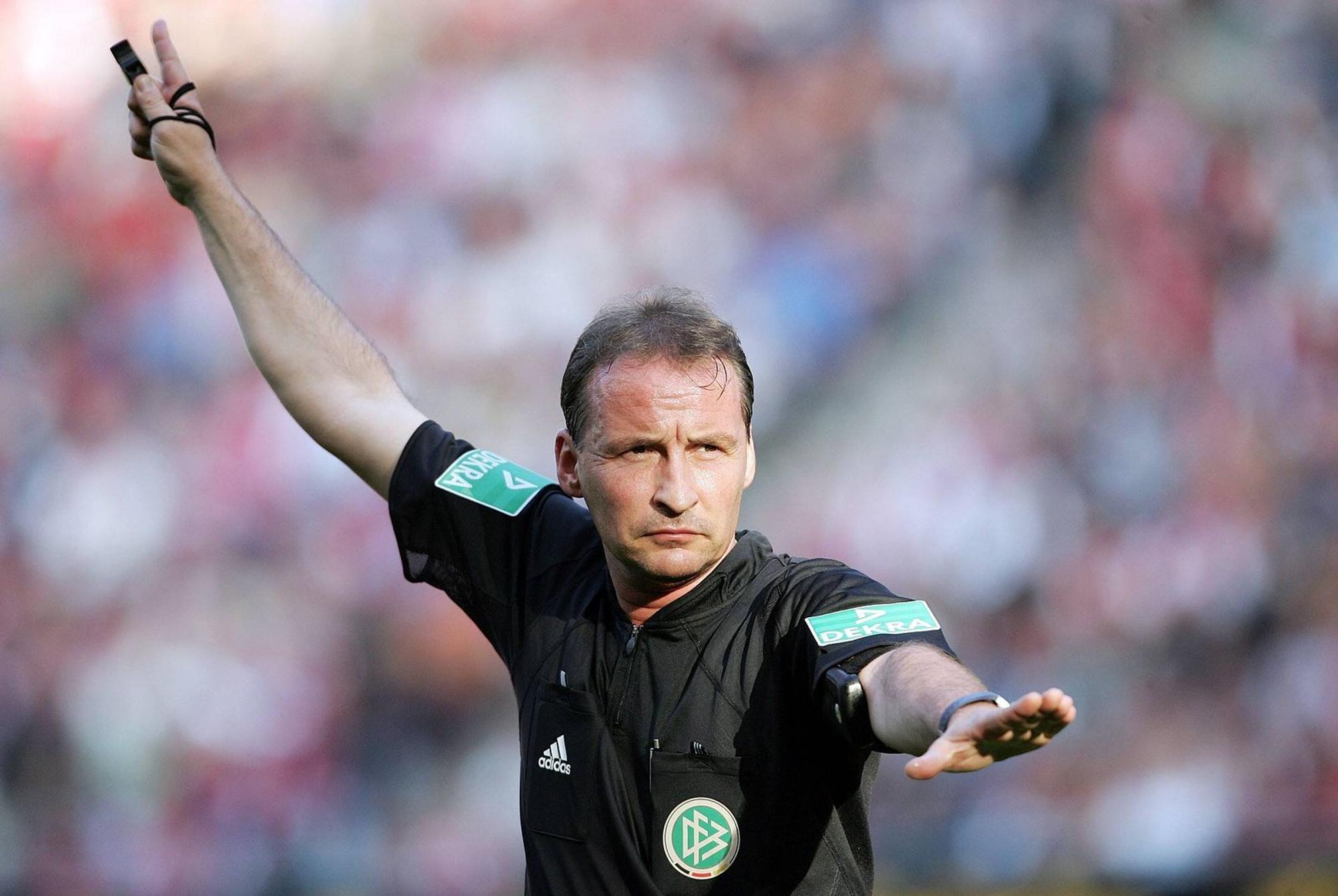 Lutz Wagner pfiff in seiner aktiven Zeit 197 Bundesligaspiele und mehr als 100 Zweitliga-Spiele, womit er zu den Bundesliga-Schiedsrichtern mit den meisten Einsätzen zählt. (Bild: imago/Ulmer)