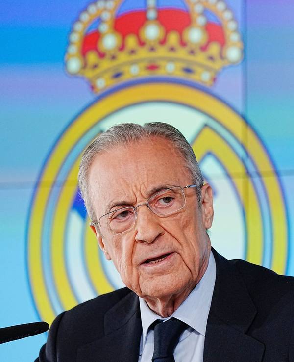 Real Madrids Präsident Florentino Pérez spricht auf einer Pressekonferenz.
