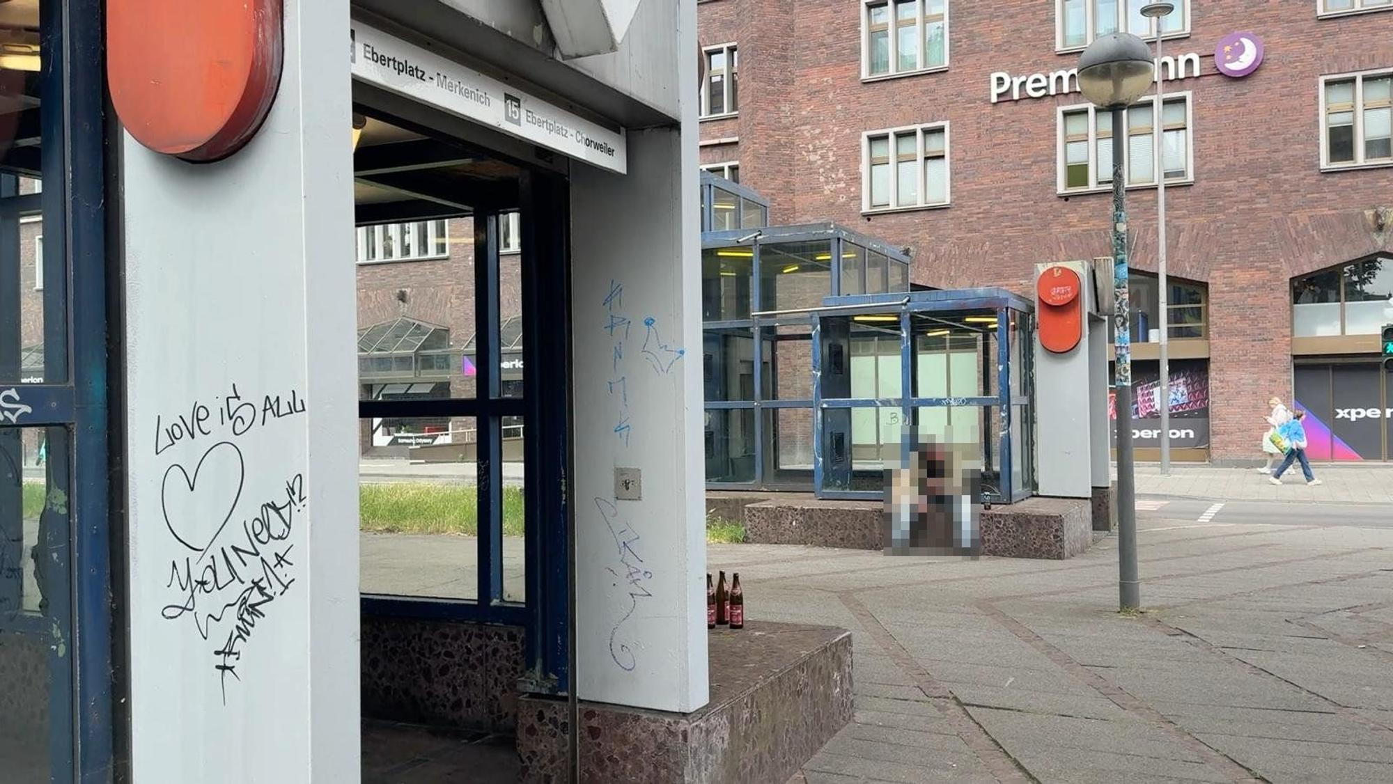 Die Vorräume der Aufzüge an der Haltestelle Hansaring sind ein beliebter Treffpunkt für den Drogenkonsum geworden.