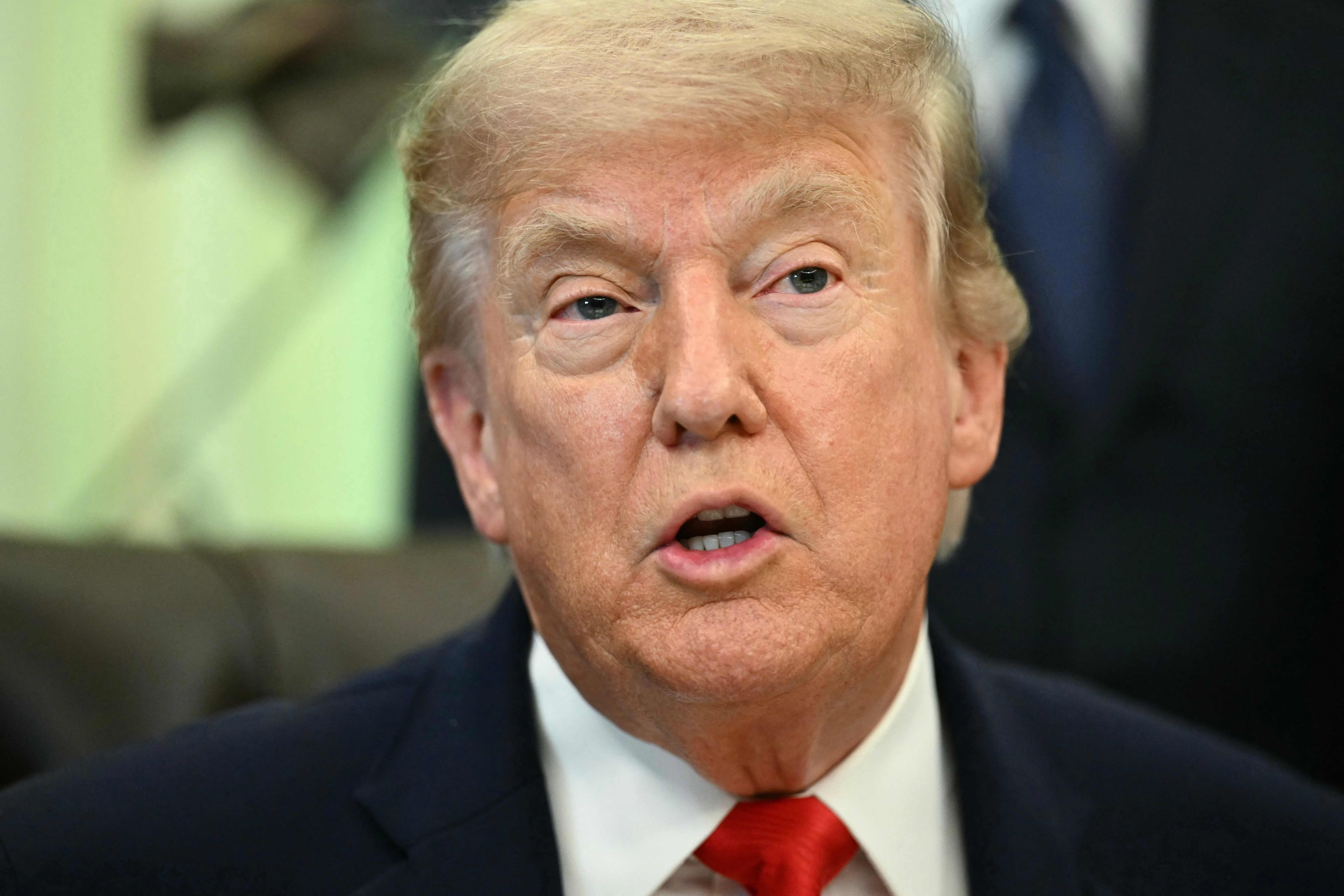 Donald Trump erklärte am späten Abend des 12. Juni, dass die Vereinigten Staaten einen tödlichen Schlag gegen den Anführer von „Tren de Aragua“, einer in Venezuela gegründeten transnationalen Bande, ausgeführt hätten.