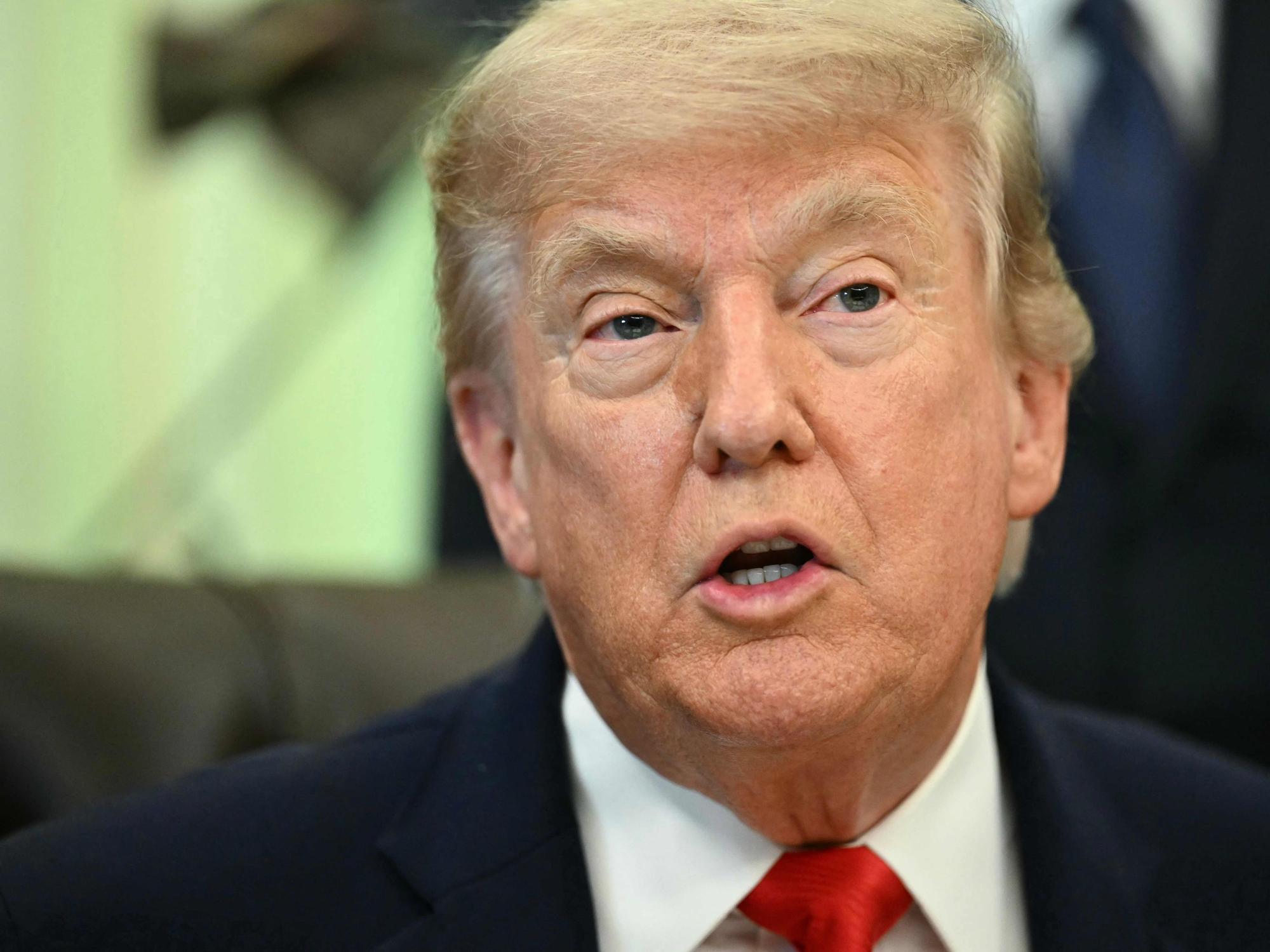 Donald Trump erklärte am späten Abend des 12. Juni, dass die Vereinigten Staaten einen tödlichen Schlag gegen den Anführer von „Tren de Aragua“, einer in Venezuela gegründeten transnationalen Bande, ausgeführt hätten.