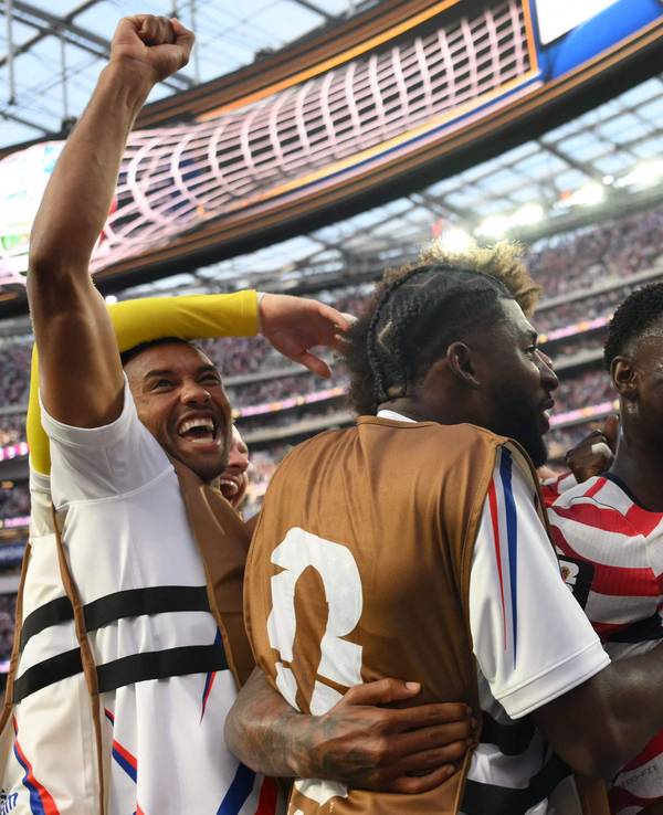 Das Team der USA jubelt über ein Tor bei der WM 2026.