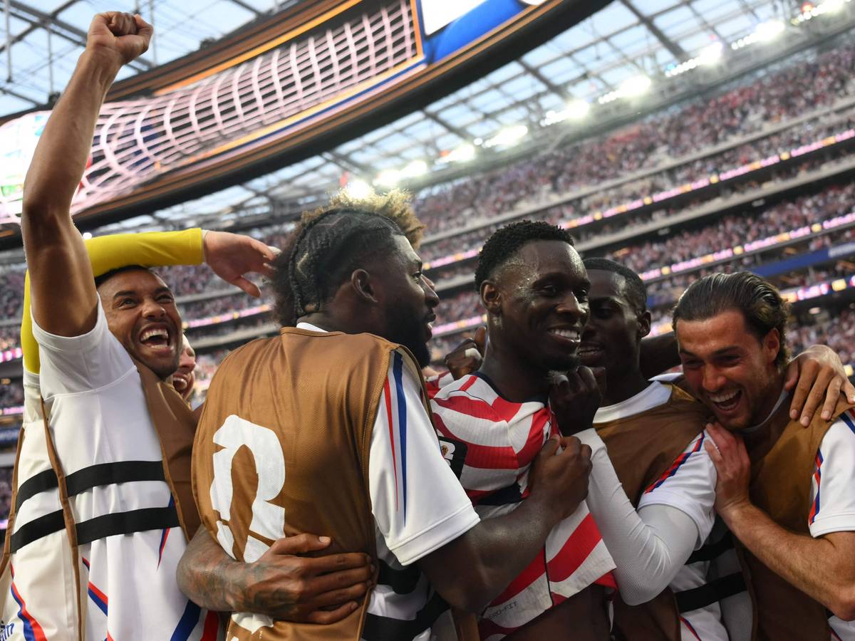Das Team der USA jubelt über ein Tor bei der WM 2026.