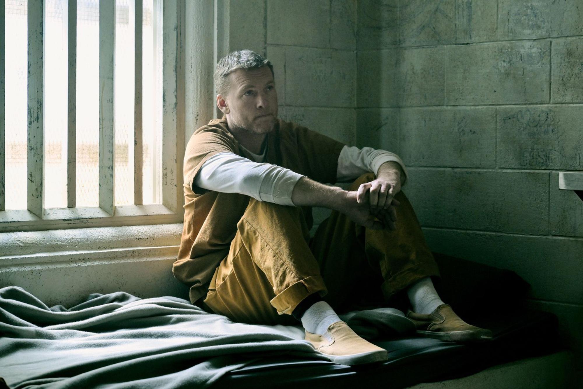 David Burroughs (Sam Worthington) sitzt für einen Mord im Gefängnis, der sich, wie es aussieht, nie ereignet hat. (Bild: Christos Kalohoridis/NETFLIX © 2025)
