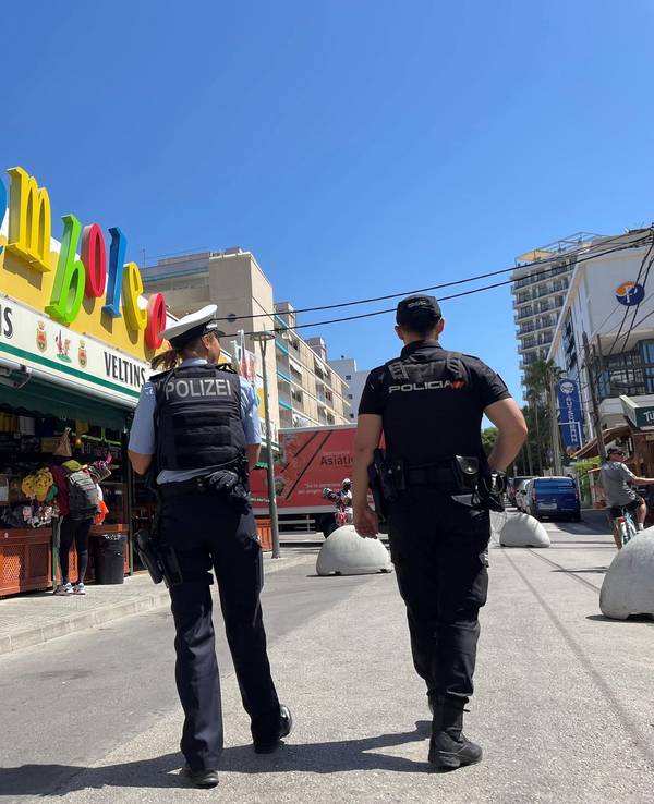 NRW-Polizisten gehen in Touristenorten auf Streife