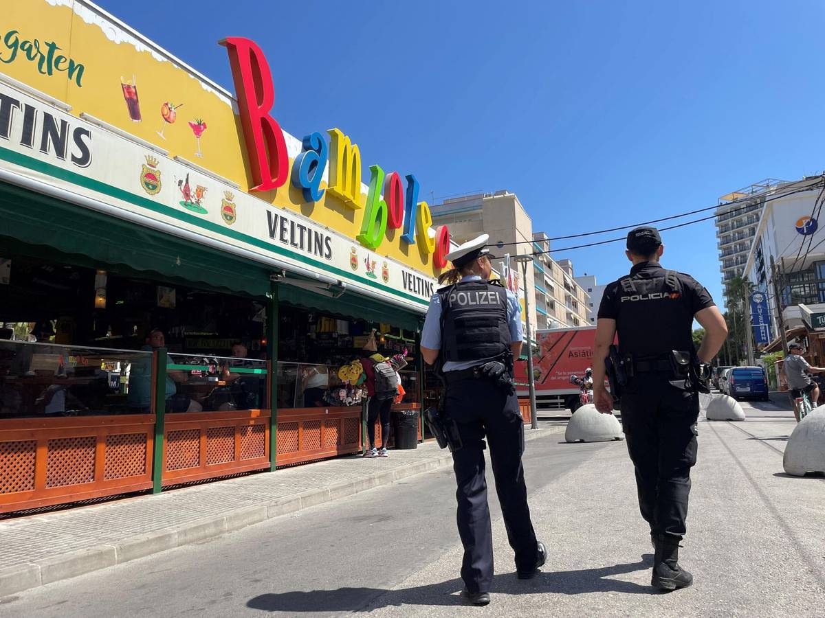 NRW-Polizisten gehen in Touristenorten auf Streife