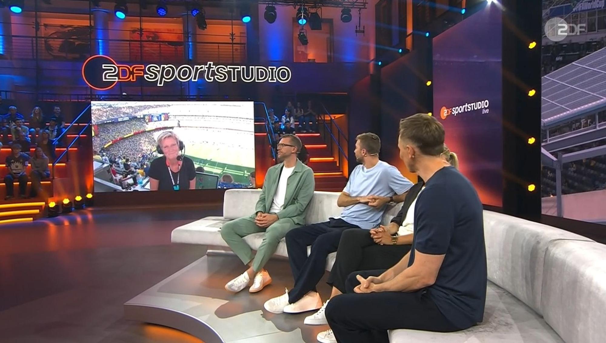 Live-Schalte mit Claudia Neumann bei der WM 2026 im ZDF.