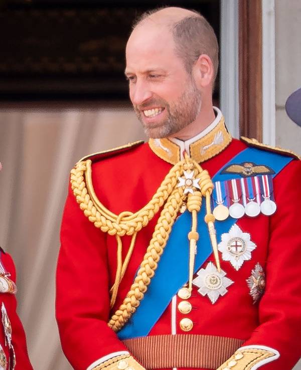 König Charles III. und William, Prinz von Wales auf dem Balkon des Buckingham Palace in London