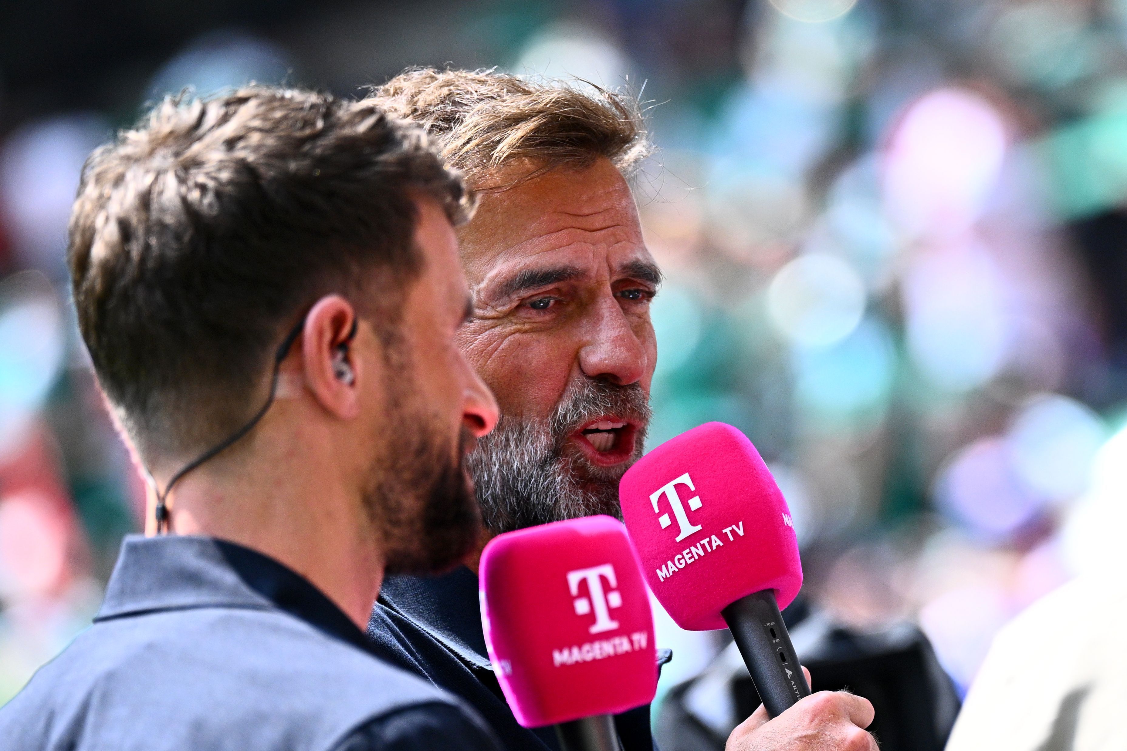 Thomas Müller und Jürgen Klopp (r.) bei der TV-Übertragung von MagentaTV.