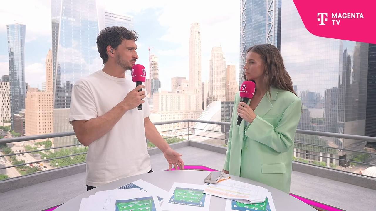 Mats Hummels und Laura Wontorra bei einem Auftritt auf MagentaTV.