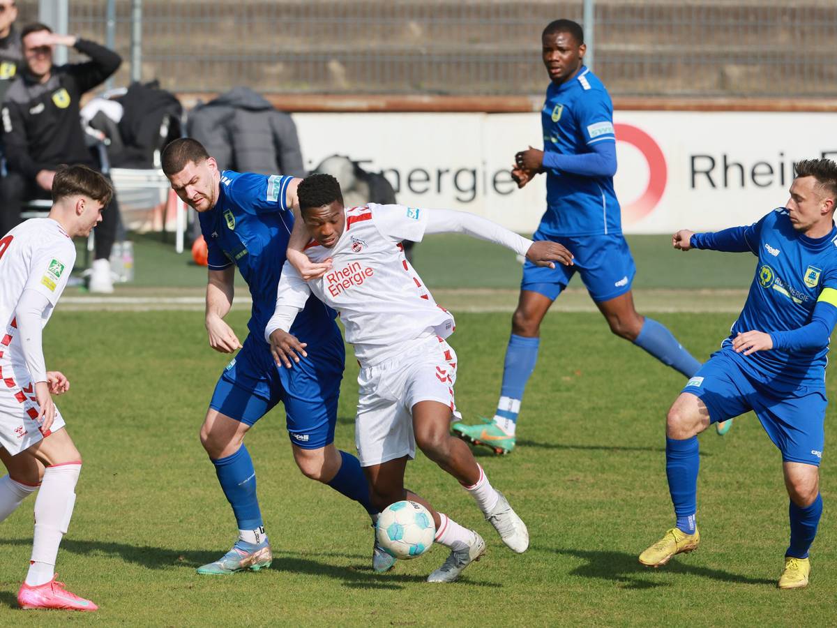 1. FC Köln Amateure (U21) gegen 1. FC Düren in der Regionalliga West: Mansour Ouro-Tagba (1. FC Köln) am Ball.