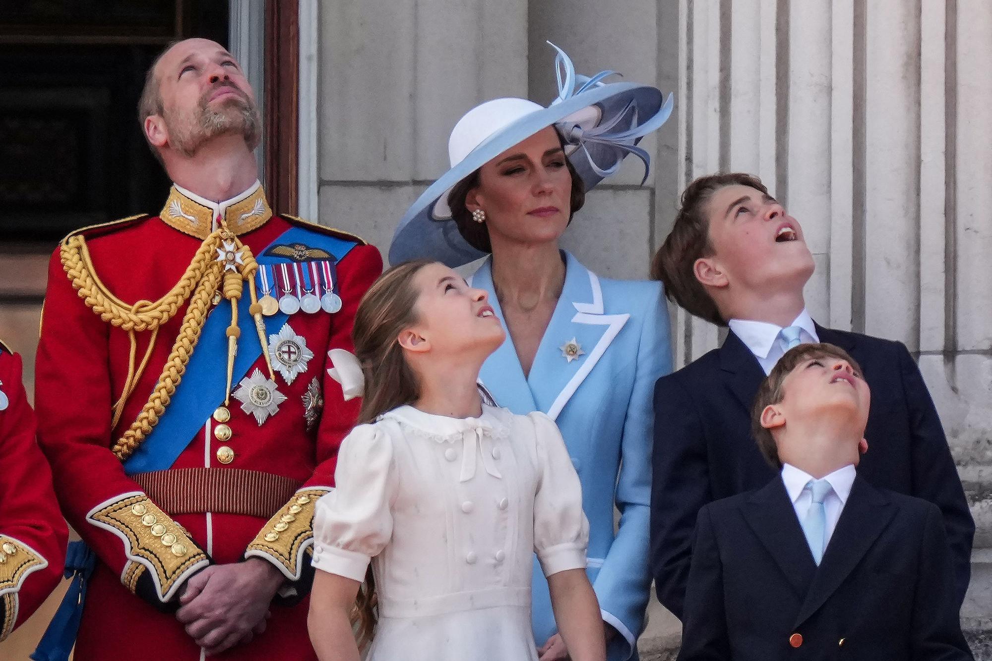 Die Royals auf dem Balkon.