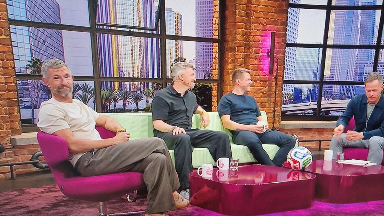Micky Beisenherz, Tobias Schweinsteiger und Patrick Ittrich im „Breakfast Club“ von MagentaTV mit Moderator Sascha Bandermann.