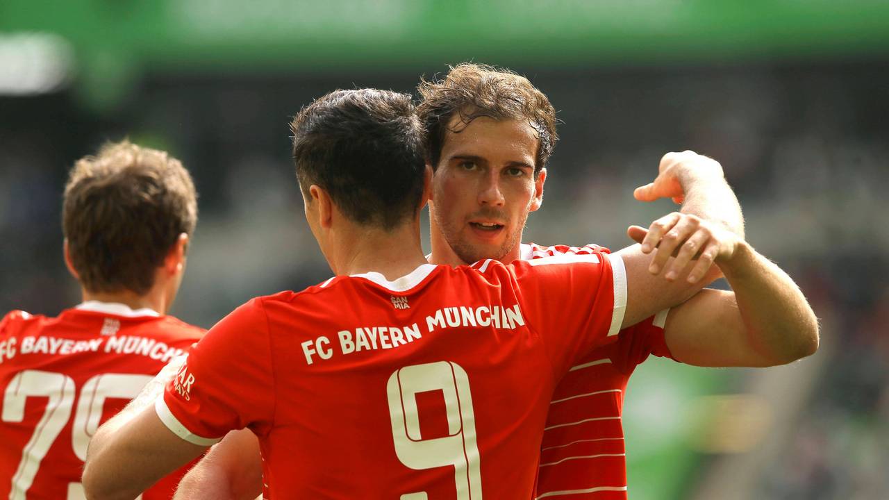 Torjubel bei Robert Lewandowski und Leon Goretzka.