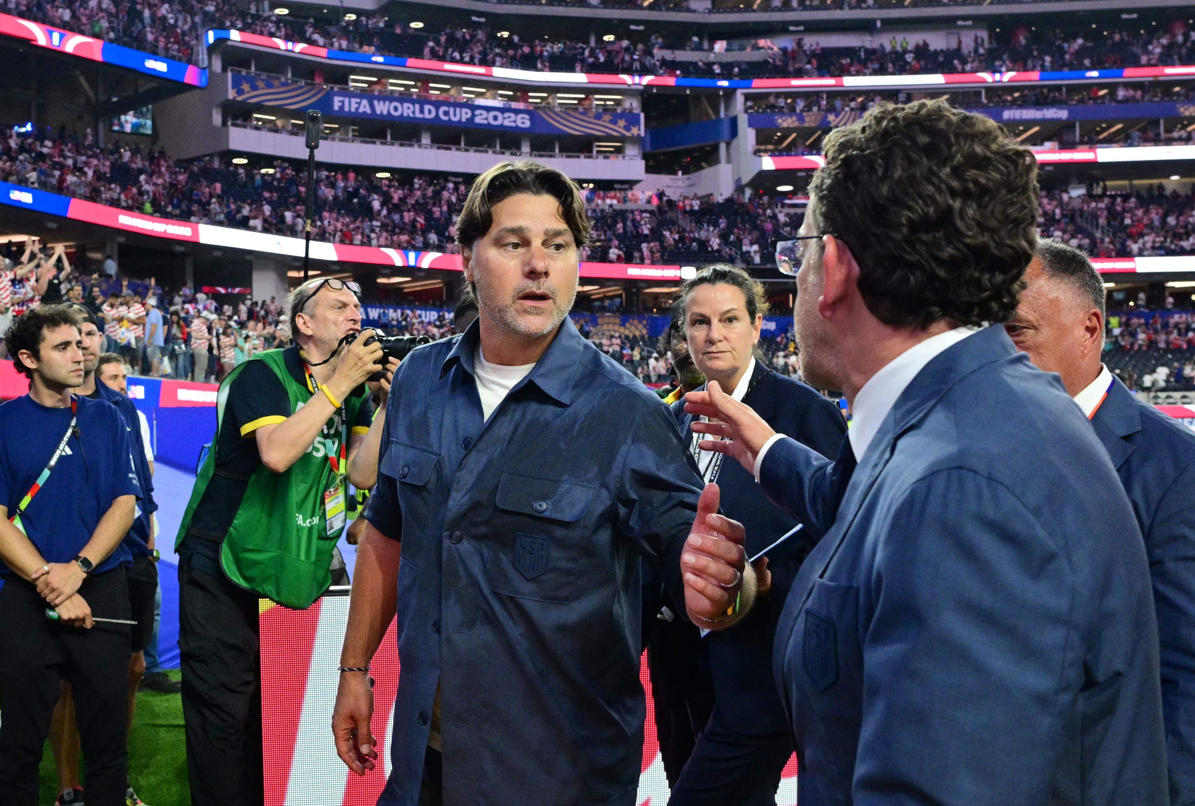Bei der WM 2026 geht Mauricio Pochettino nach dem Spiel der USA aus dem Stadion.