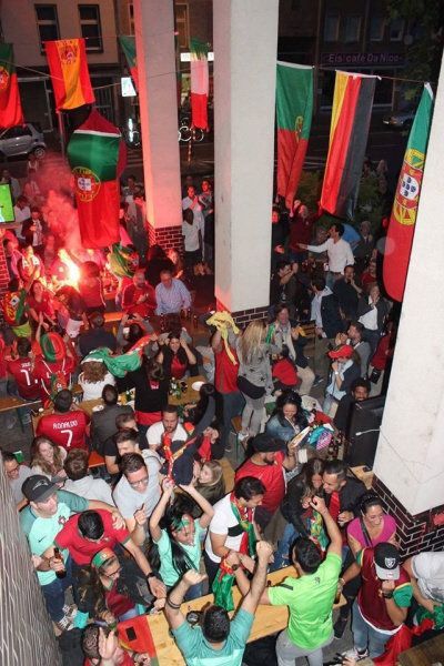 Fußballfans feiern