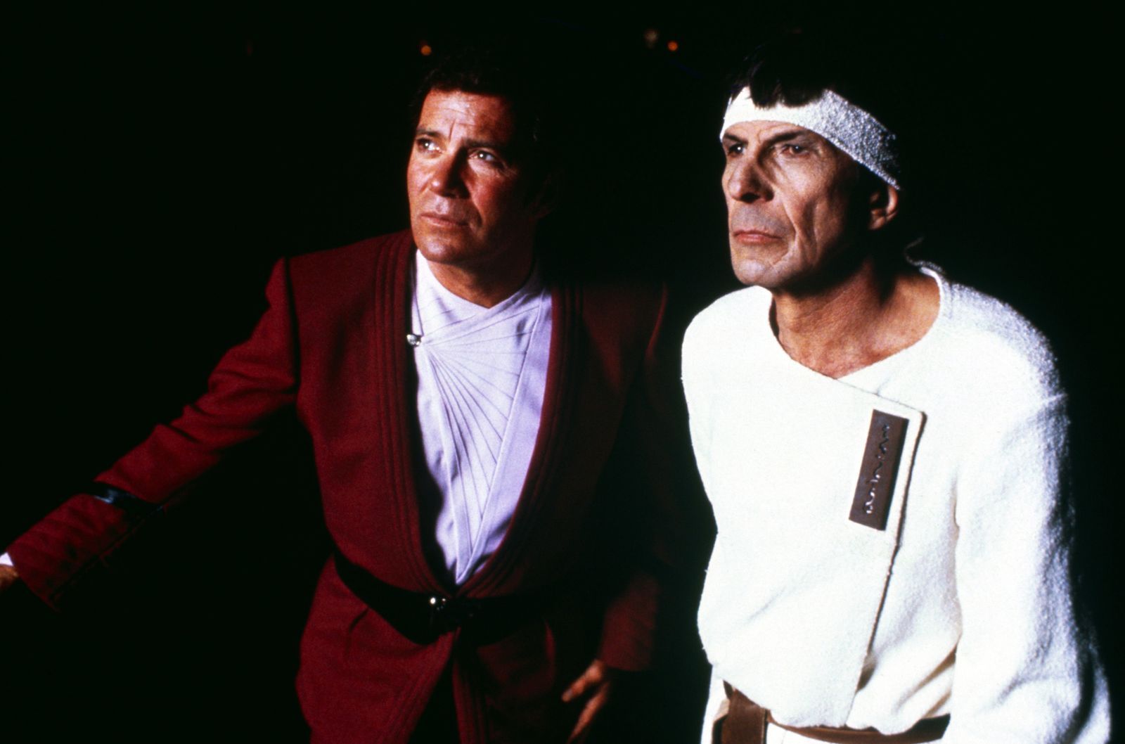 Kirk (William Shatner, links) und Spock (Leonard Nimoy) staunen über die Gewohnheiten im 20. Jahrhundert. (Bild: ZDF/Bruce Birmelin)