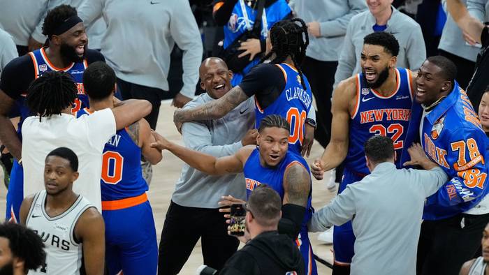 Die New York Knicks jubeln über den NBA-Titel