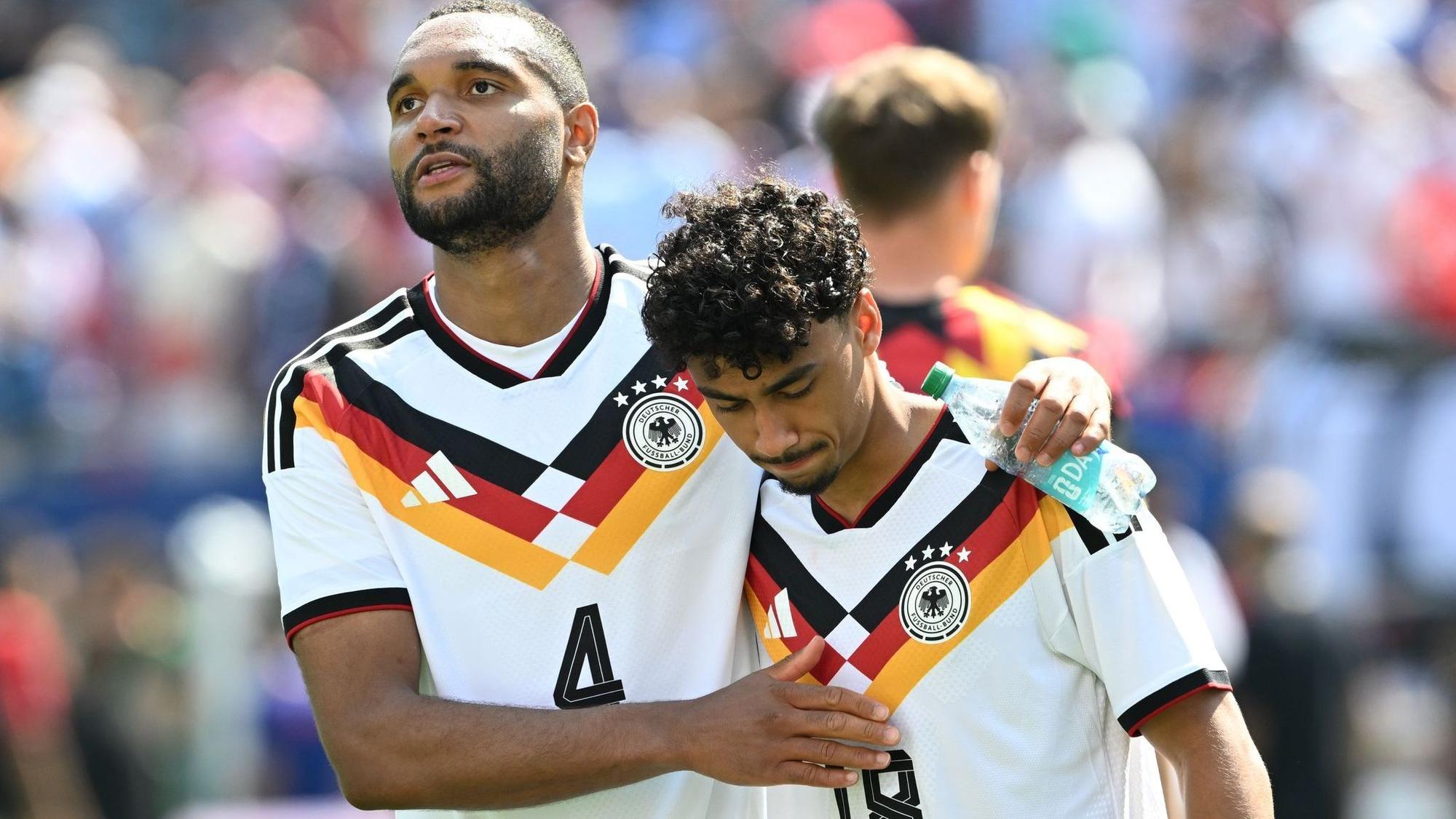 Jonathan Tah und Nathaniel Brown