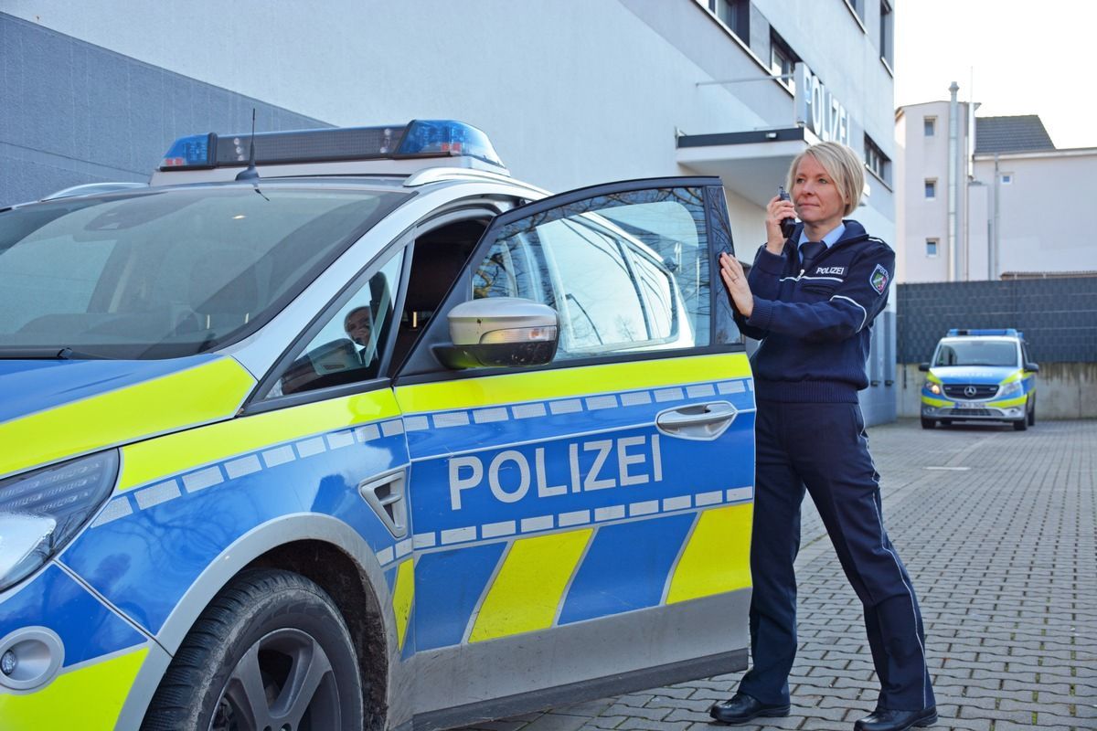 Ein schwarzer Toyota RAV4. (Symbolbild)