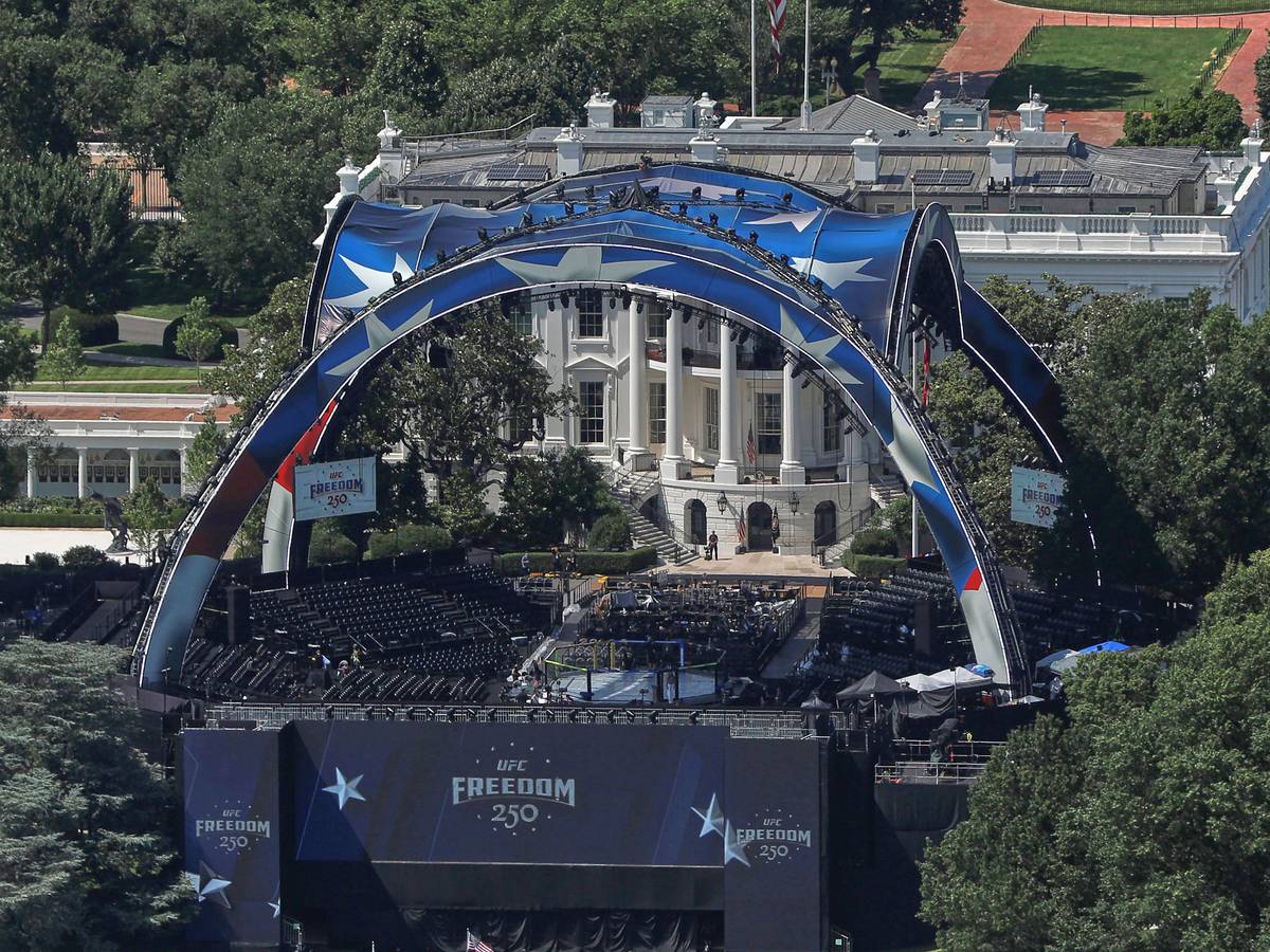 Auf dem Foto ist die Arena für die Kämpfe der UFC Freedom 250 auf dem South Lawn des Weißen Hauses in Washington zu sehen.