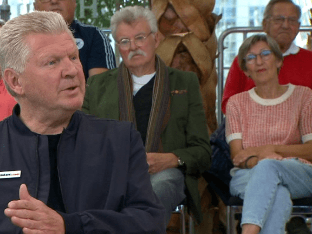 Stefan Effenberg gestikuliert am 14. Juni im Sport1-„Doppelpass“.