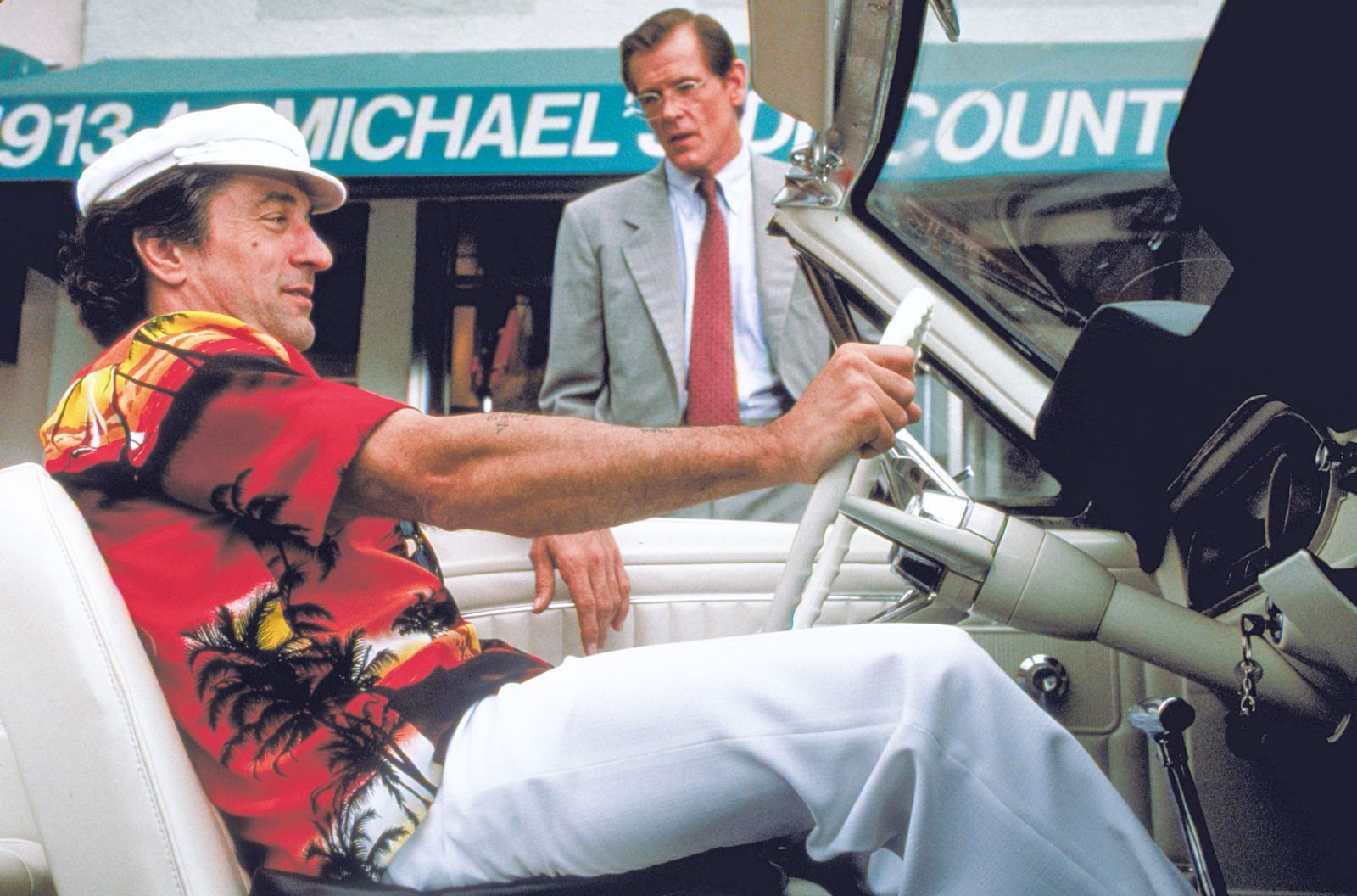 Max Cady (Robert De Niro, vorne) und den Anwalt Sam Bowden (Nick Nolte) verbindet eine alte Geschichte, für die sich Cady nun rächen will.  (Bild: © 1991 Universal City Studios/Amblin Entertainment/Alle Rechte vorbehalten)