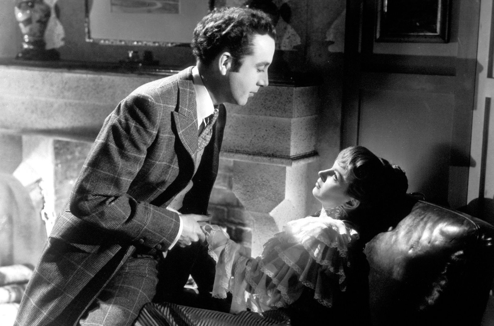 Durch heimliche Besuche bei Louis (Dennis Price) entflieht Sibella (Joan Greenwood) ihrem langweiligen Eheleben. (Bild: ARTE / Beta Film)