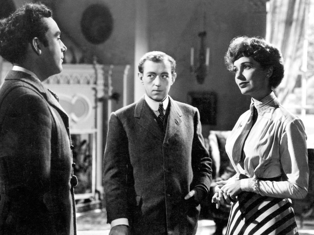Kurzes Vergnügen: Der nichtsahnende Henry (Alec Guinness, Mitte) lädt Louis Mazzini (Dennis Price, links) zu sich nach Hause ein. (Bild: ARTE / Beta Film)