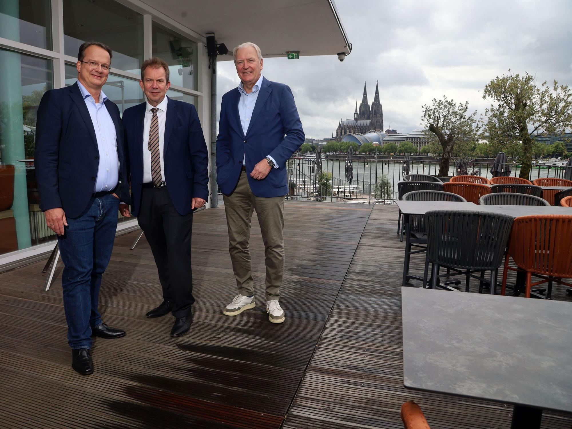 Horst Harbusch-Geier, Ralf Nüsser und Gerald Böse auf den Rheinterrassen.