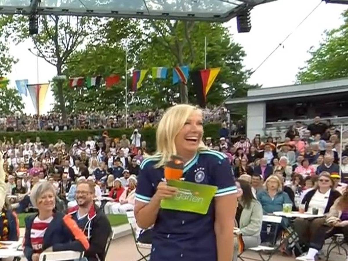 Andrea Kiewel feierte mit den Zuschauern die „Fußball-Party“ im ZDF-Fernsehgarten am 14. Juni 2026.