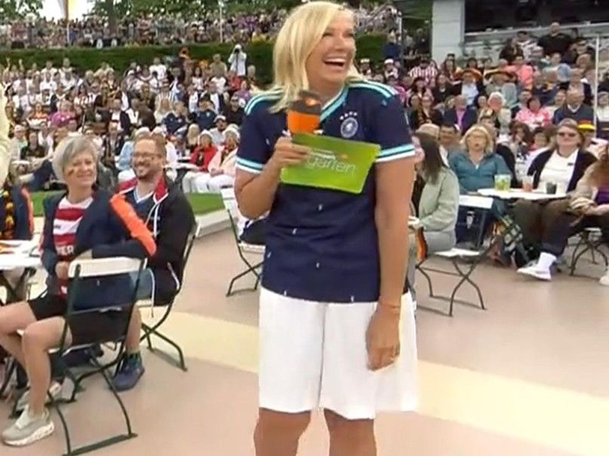 Andrea Kiewel feierte mit den Zuschauern die „Fußball-Party“ im ZDF-Fernsehgarten am 14. Juni 2026.