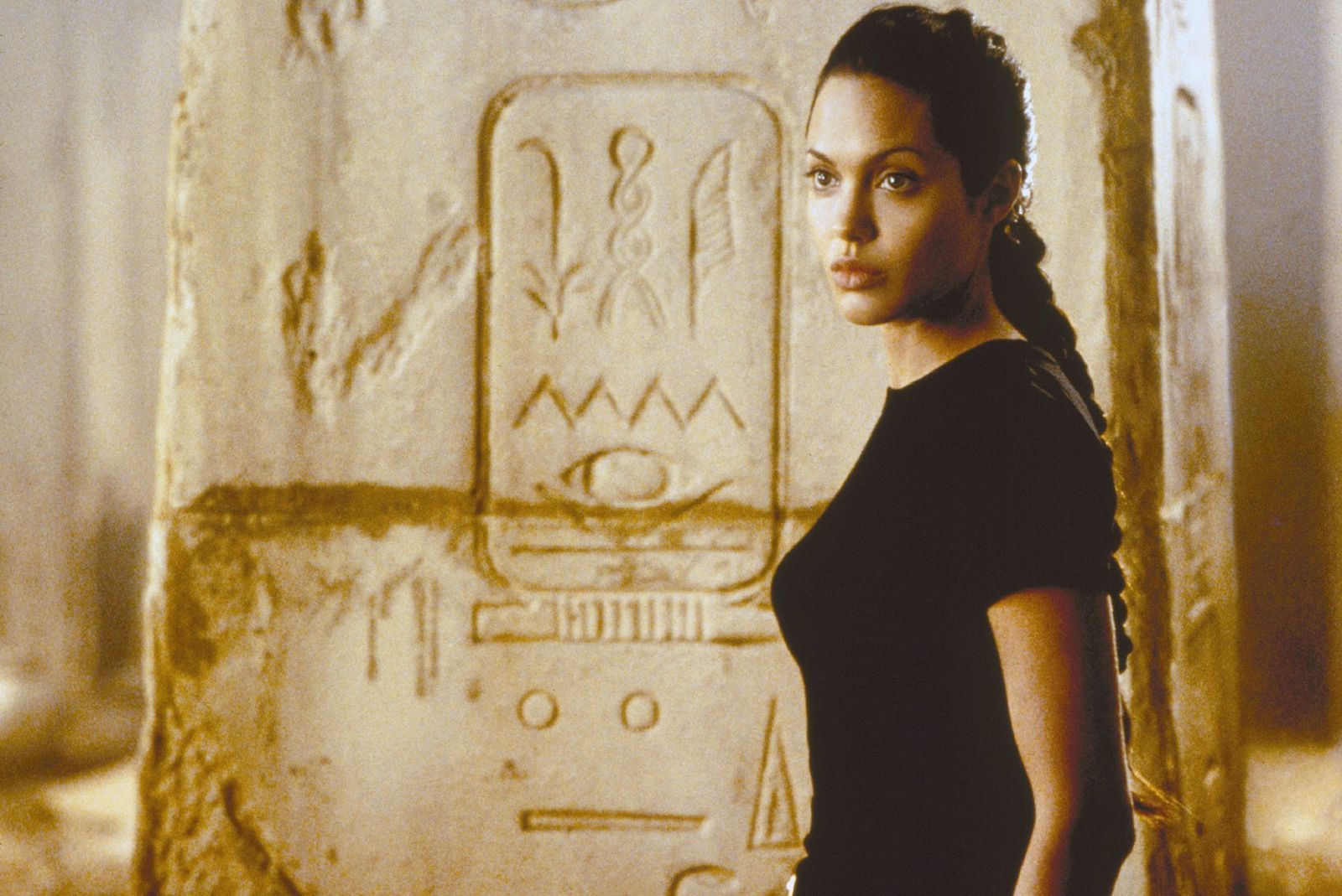 Angelina Jolie musste regelmäßig Drogentest absolvieren, wollte sie die Titelrolle in „Lara Croft: Tomb Raider“ haben. Zur Erleichterung der Produktionsverantwortlichen bestand sie alle Tests. (Bild: Concorde)