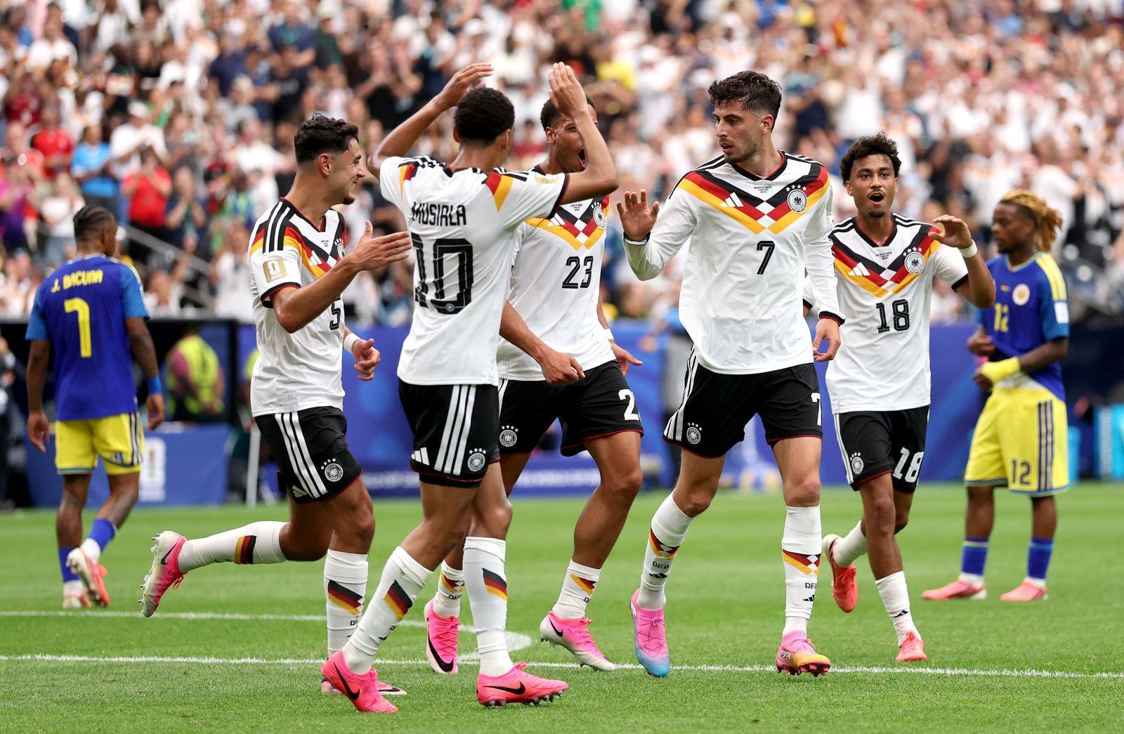 Sowohl die deutsche Mannschaft als auch einige Spieler von Curacao liefen am Sonntag in pinkem Schuhwerk auf.  (Bild: 2026 Getty Images/Lars Baron)