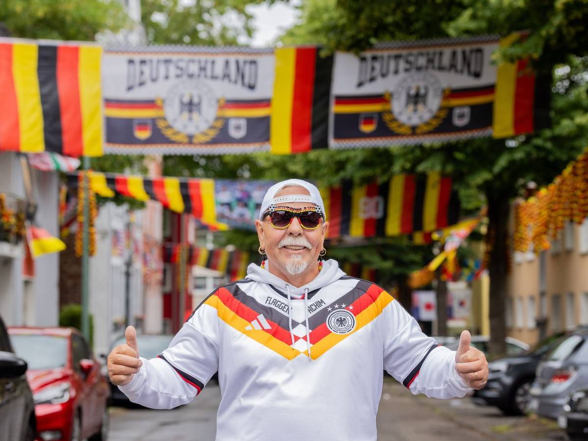 Fußball-WM - Fahnenmeer in Essen