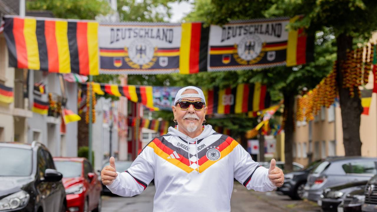 Fußball-WM - Fahnenmeer in Essen