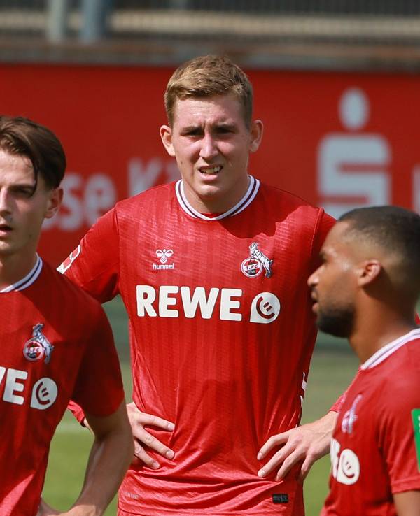 Jakub Kaminski, Isak Johannesson und Linton Maina beim Test gegen Arnheim.