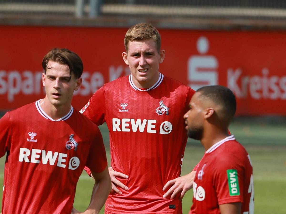 Jakub Kaminski, Isak Johannesson und Linton Maina beim Test gegen Arnheim.