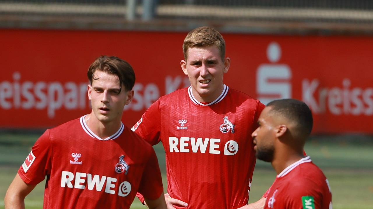 Jakub Kaminski, Isak Johannesson und Linton Maina beim Test gegen Arnheim.