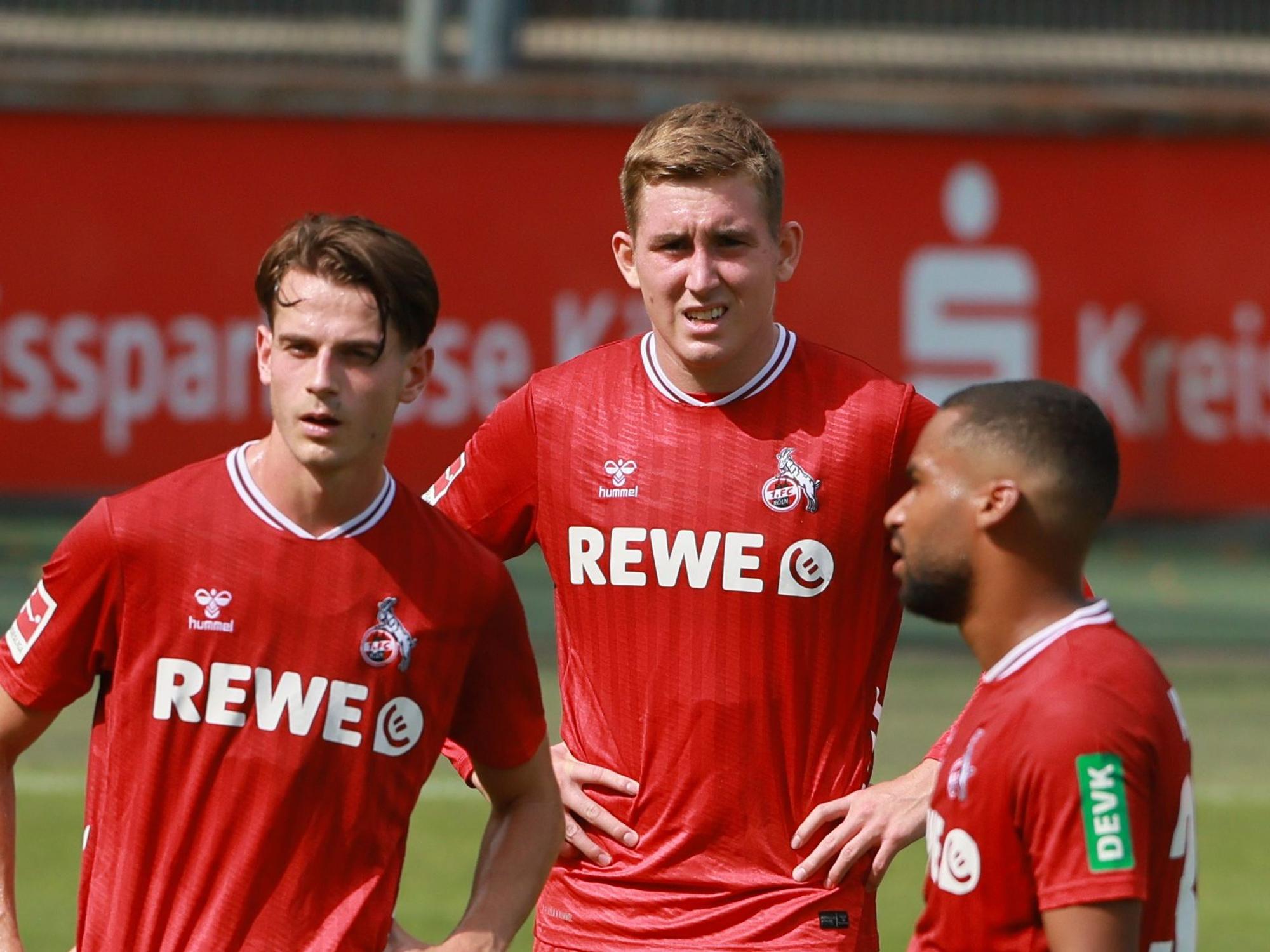 Jakub Kaminski, Isak Johannesson und Linton Maina beim Test gegen Arnheim.