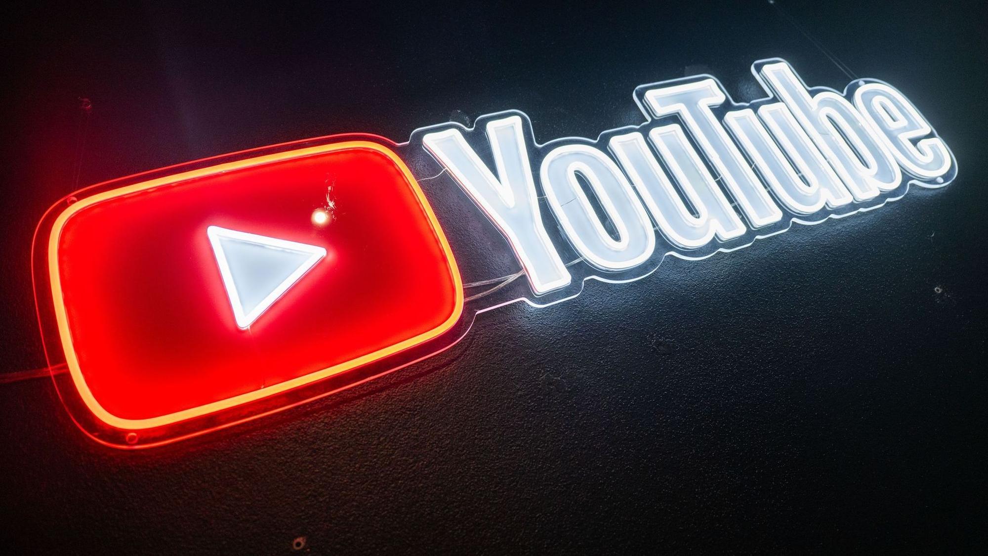 Youtube-Logo an einer Wand